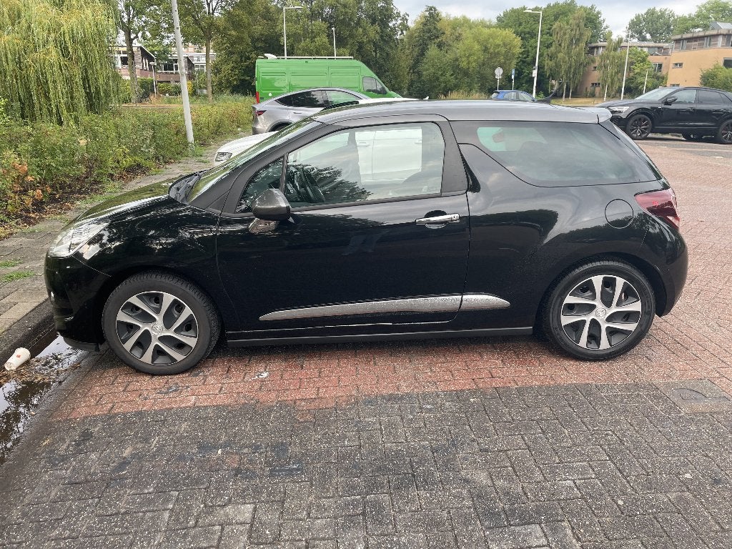 Citroën DS3 1.2 VTI 2013 Zwart, Auto's, Euro 5, Stof, 40 €/maand, Zwart