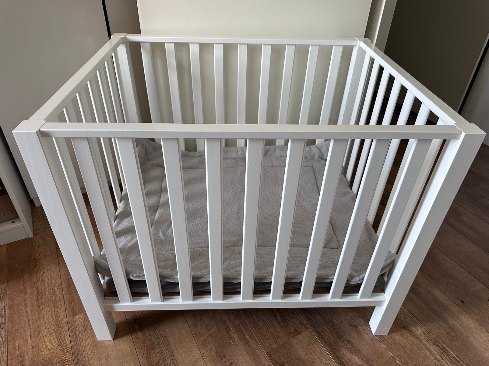 Bopita babybox met koudschuim matras en boxkleed, Kinderen en Baby's, Boxen, Ophalen of Verzenden, Gebruikt, Vierkant, In hoogte verstelbaar