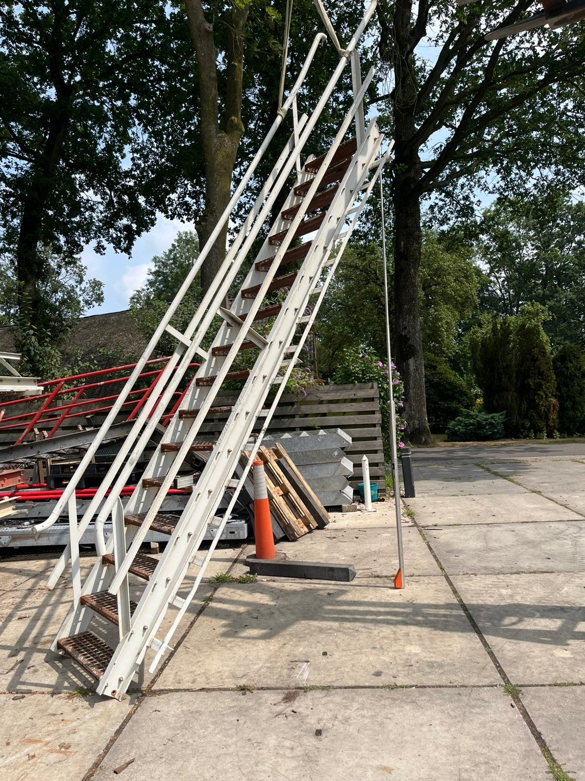 Rechte trap 2.74m. h.87cm br. 16 gegalvaniseerde anti s tree, Ophalen, Gebruikt