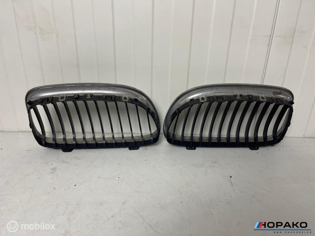 OEM Nieren BMW 5 serie E60 E61 | zwart / chroom, Gebruikt, Einsteinlaan 5, Rijswijk, Ophalen of Verzenden, Info@bmw.com