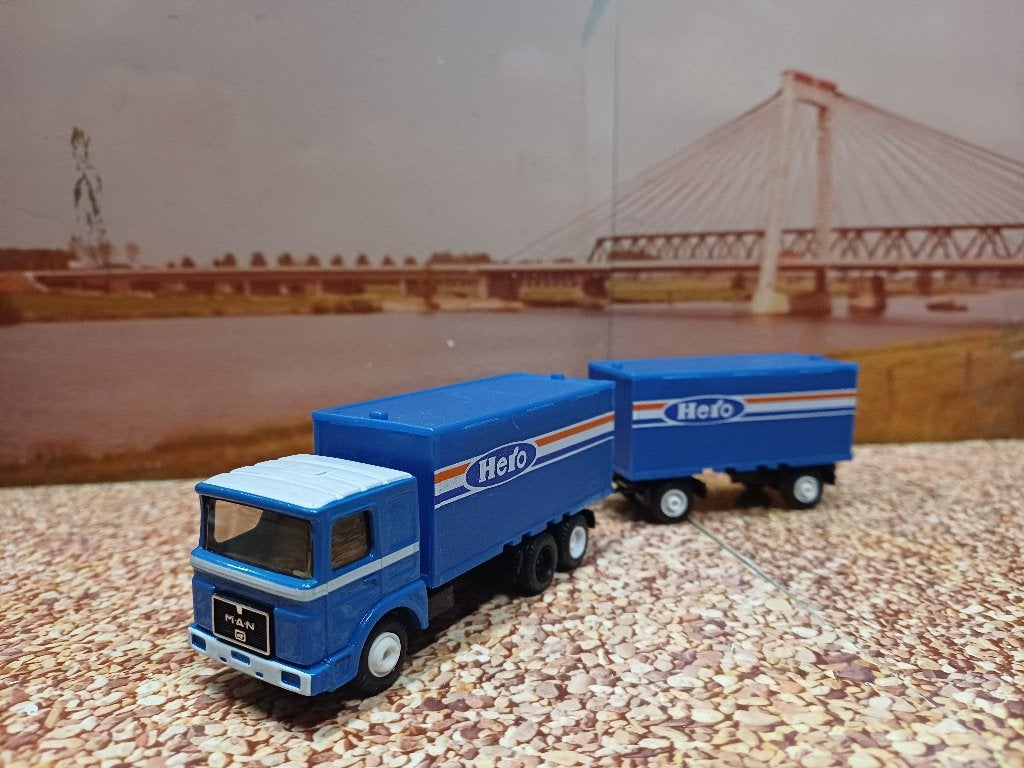 efsi herpa div fabrikanten MAN en iveco, Ophalen of Verzenden, Zo goed als nieuw, Bus of Vrachtwagen, Efsi