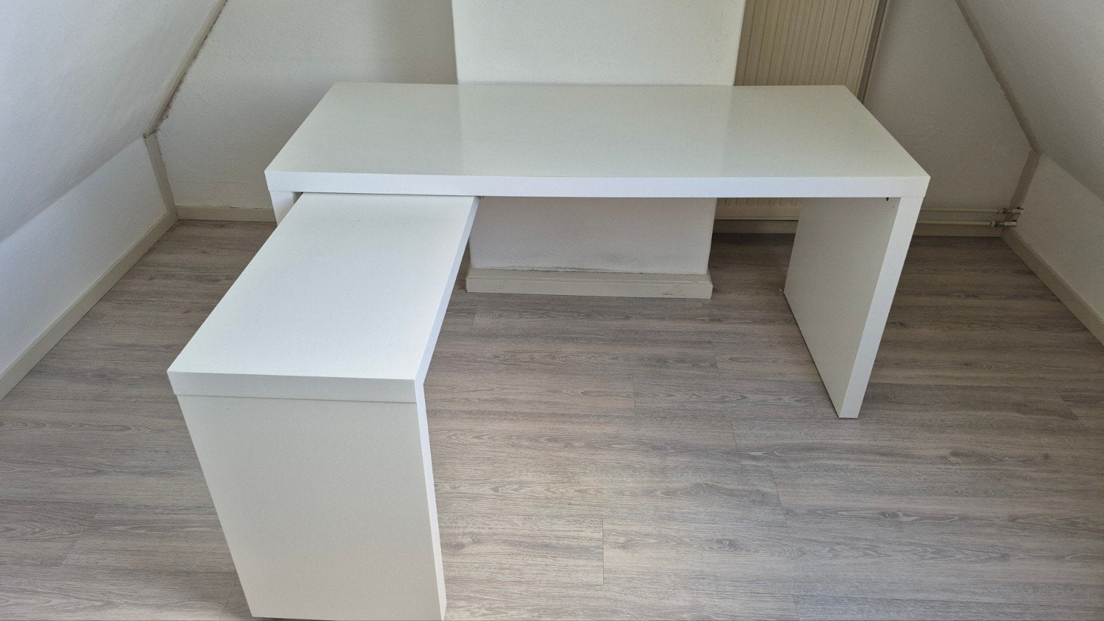 Wit Ikea Malm bureau met uitschuifbaar blad, Huis en Inrichting, Ophalen, Gebruikt, 65 cm, IKEA