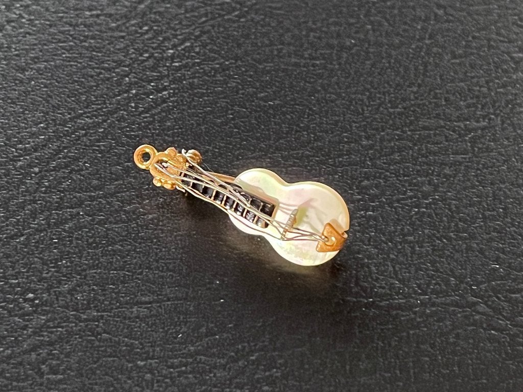 Vintage gitaar broche/hanger, Parelmoer, Western Germany, Sieraden, Tassen en Uiterlijk, Overige materialen, 4 tot 7 cm, Gebruikt
