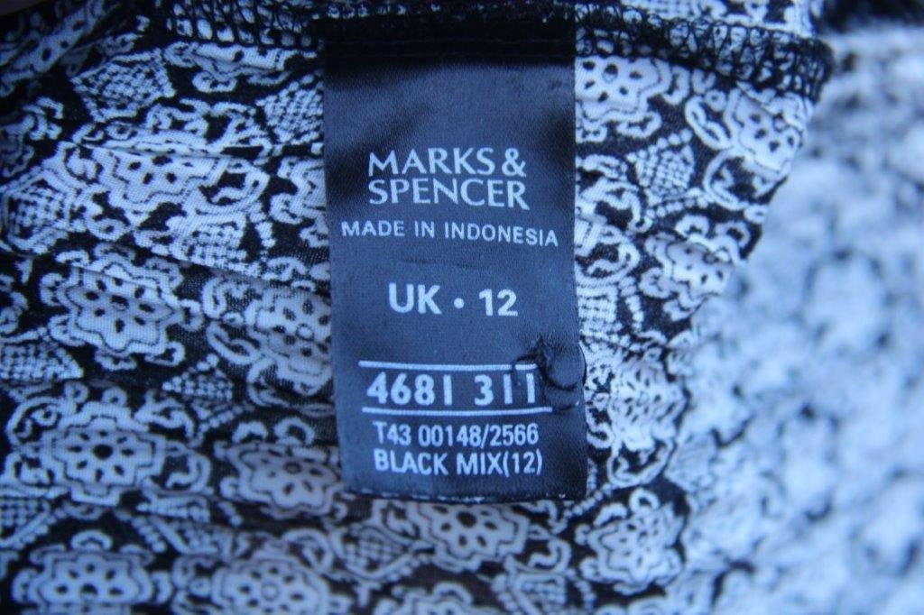 Top zwart/ grijs Marks & Spencer mt UK12 (EU 40) transp Vast, Maat 38/40 (M), Zwart, Zo goed als nieuw, Zonder mouw