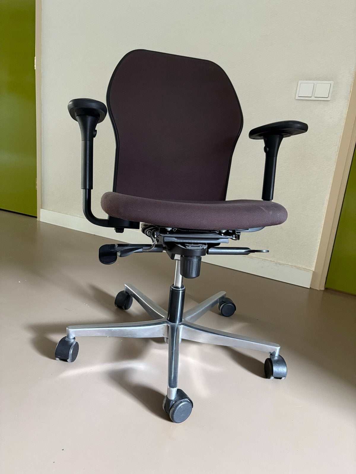 Verstelbare Ahrend bureaustoel - Ergonomisch design, Ophalen, Gebruikt, Overige kleuren, Bureaustoel