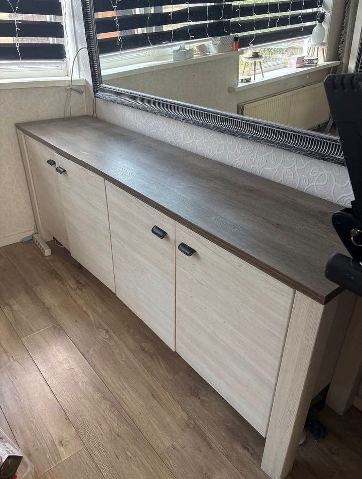 Modern dressoir met 4 deuren en houtlook blad + tafel, Ophalen, Gebruikt, 150 tot 200 cm, 25 tot 50 cm