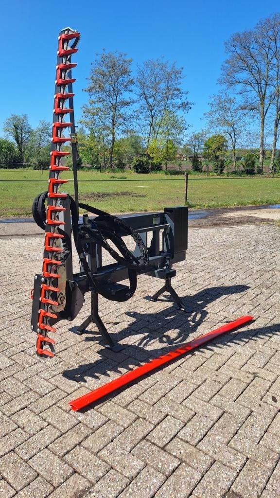 Zgan maaibalk en snoeizaag voor mini Shovel of tractor, Tuin en Terras, Overige Tuin en Terras, Zo goed als nieuw, Ophalen