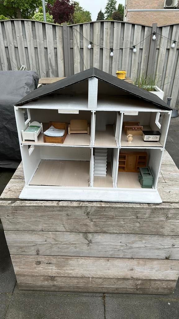 poppenhuis zelf gemaakt wit/zwart, Ophalen, Gebruikt, Poppenhuis