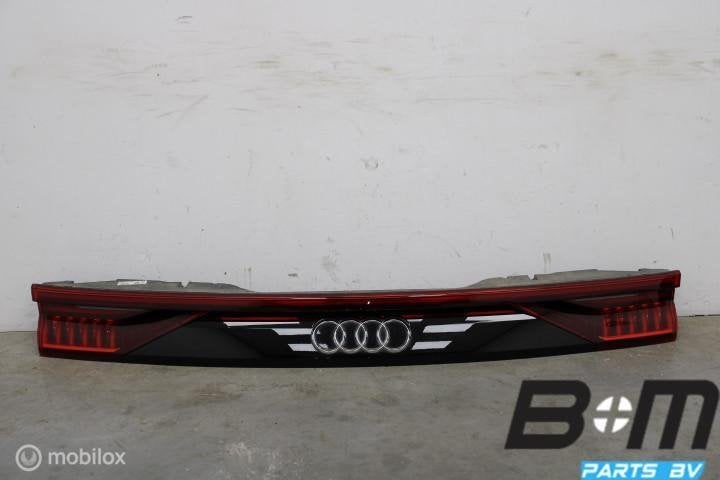 Led achterlicht in klep Audi Q8 4M E-Tron LY9T 4M8945695B, Gebruikt