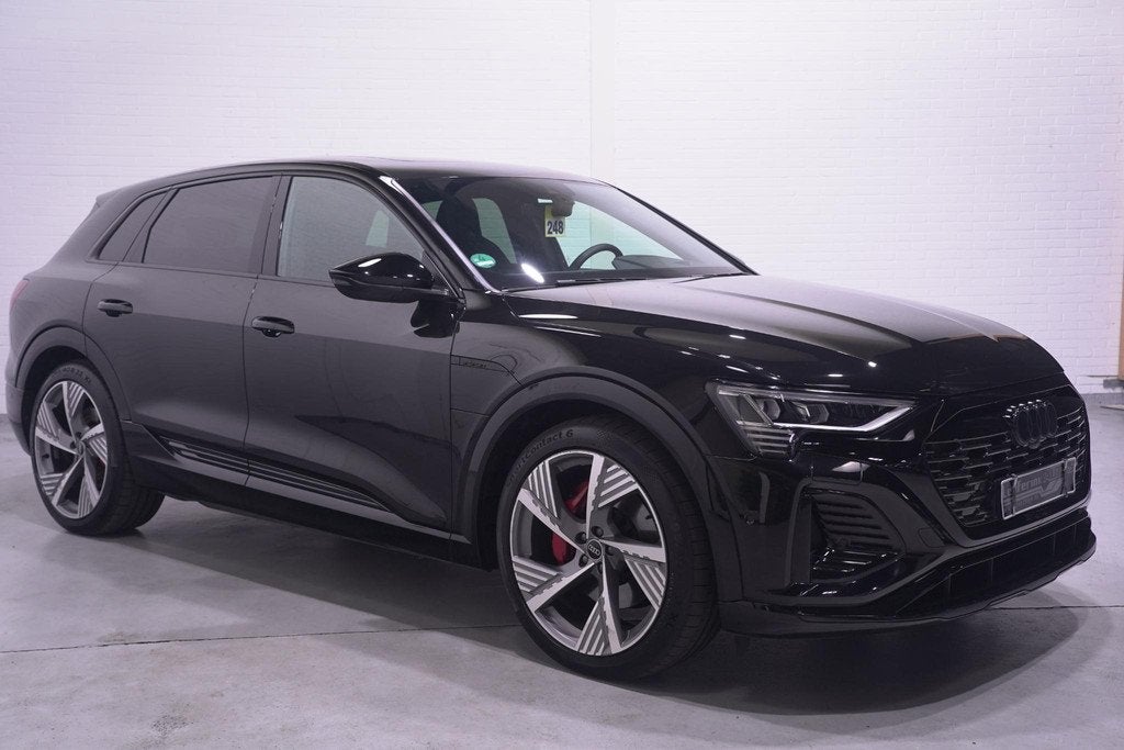 Audi Q8 e-tron 55 quattro S line Matrix led Panodak B&O Soun, Auto's, Automaat, Stof, 2585 kg, Vierwielaandrijving
