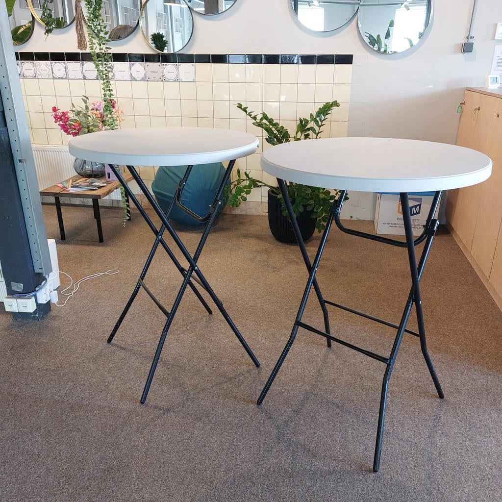 Te koop: twee statafels inclusief zwarte tafelrok, Ophalen, Zo goed als nieuw