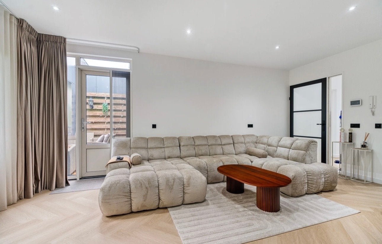 Luxe hoekbank - Luxe eettafel - Bed, Hoekbank, 300 cm of meer, Ophalen of Verzenden, Zo goed als nieuw
