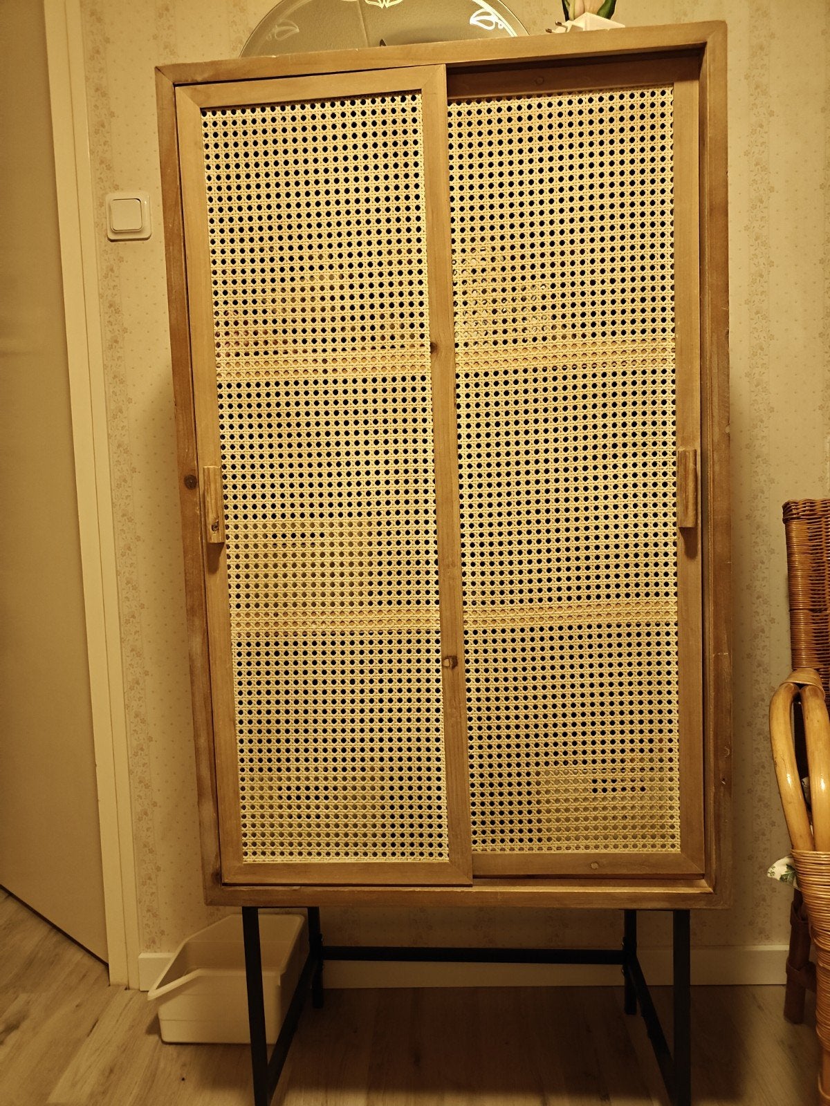 TEAB Xenos houten kast met schuifdeuren en webbing, Ophalen