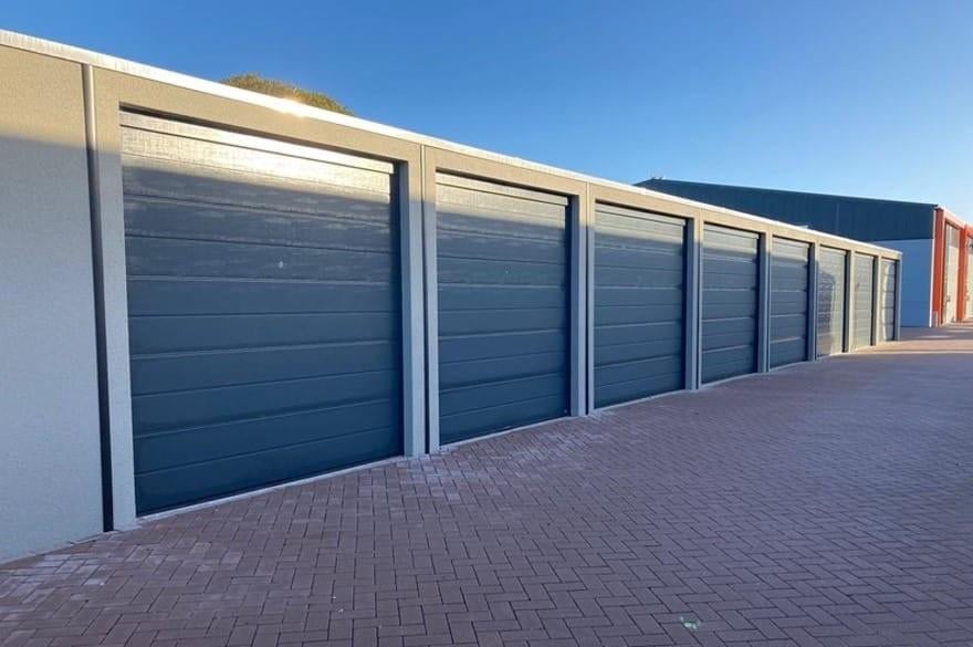 Moderne 22m2 garagebox te huur in 's-Gravenzande (nabij A20), Auto diversen, Autostallingen en Garages, RBBOX.nl, Info@rbbox.nl