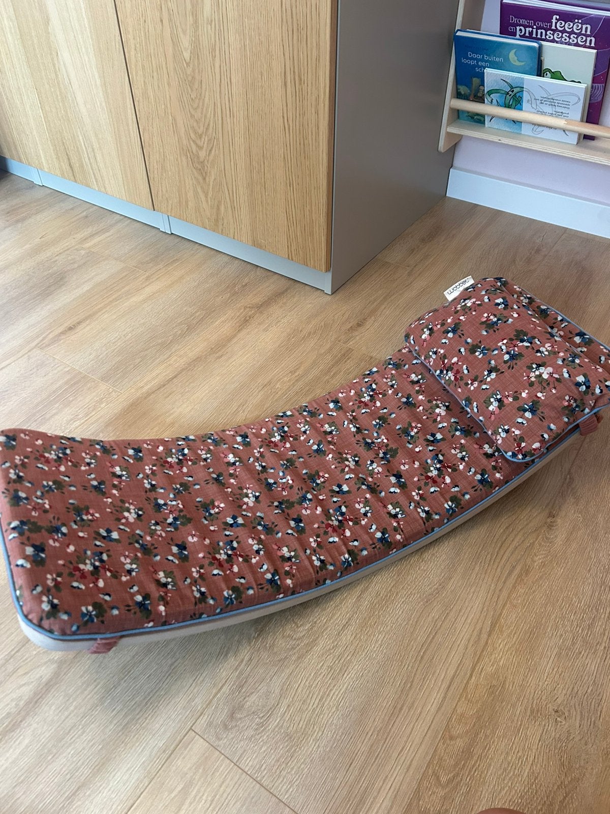 Wobbel / balance board met kussentjes, Kinderen en Baby's, Speelgoed | Houten speelgoed, Ophalen, Zo goed als nieuw, Rij- of Hobbelspeelgoed