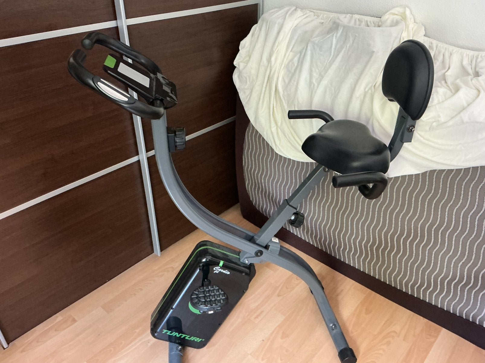 Hometrainer doe een leuk bod staat in de weg bieden, Ophalen of Verzenden, Zo goed als nieuw, Hometrainer