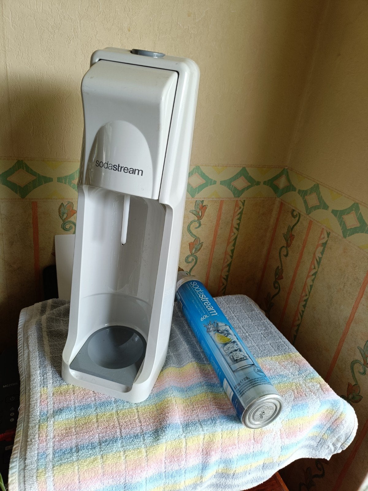 Sodastream bruiswatermaker met CO2-cilinder, Ophalen of Verzenden, Gebruikt