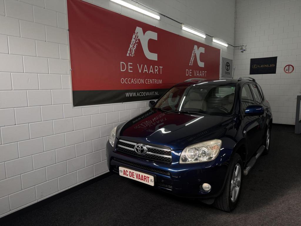 Toyota RAV4 2.0 VVTi Executive - 4WD/CLIMA/LEER/TREKHAAK/NAP, 1998 cc, 4 cilinders, 2000 kg, Blauw