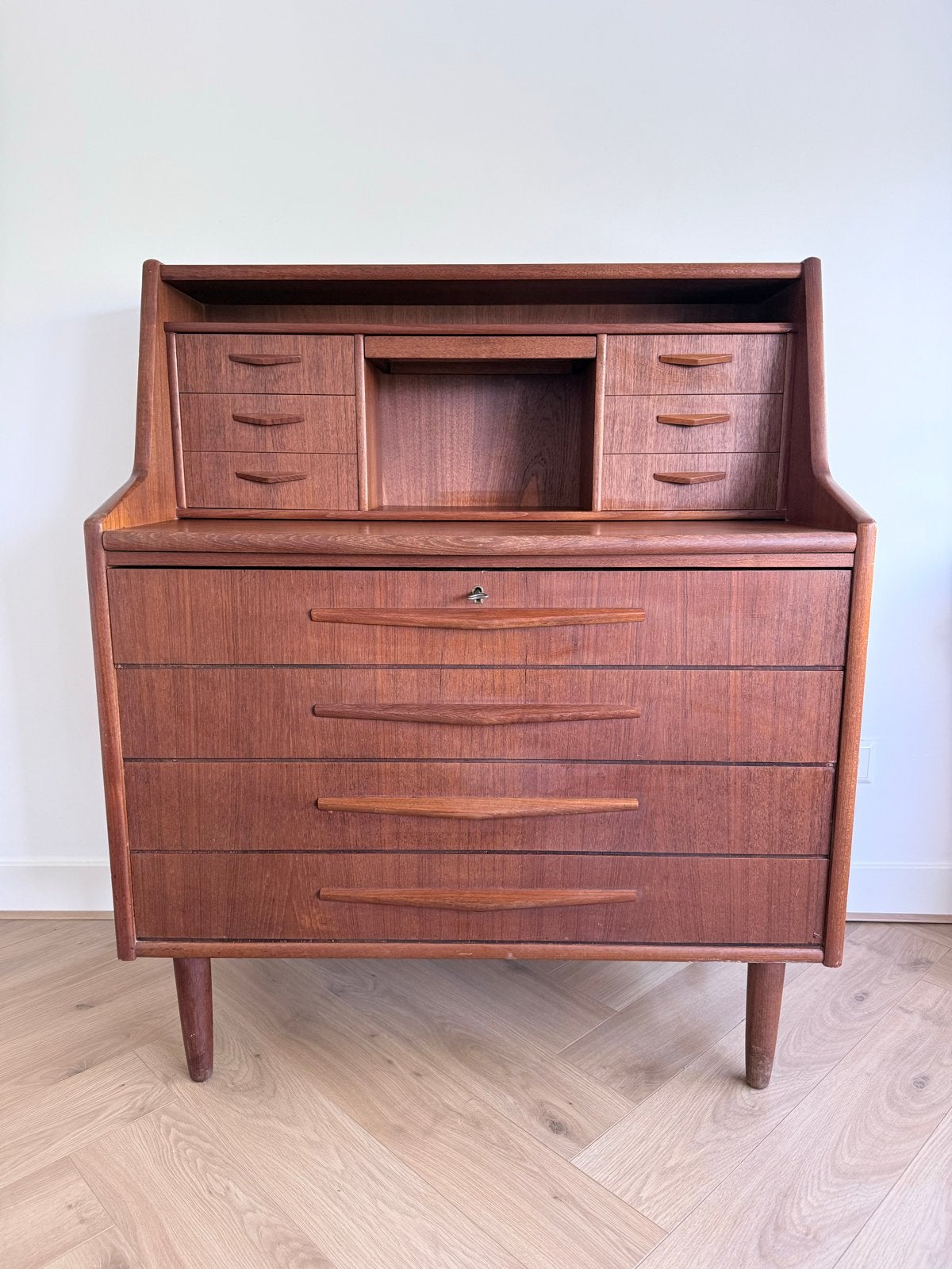 Mid-century secretaire, kaptafel en ladekast in een (teak), Ophalen