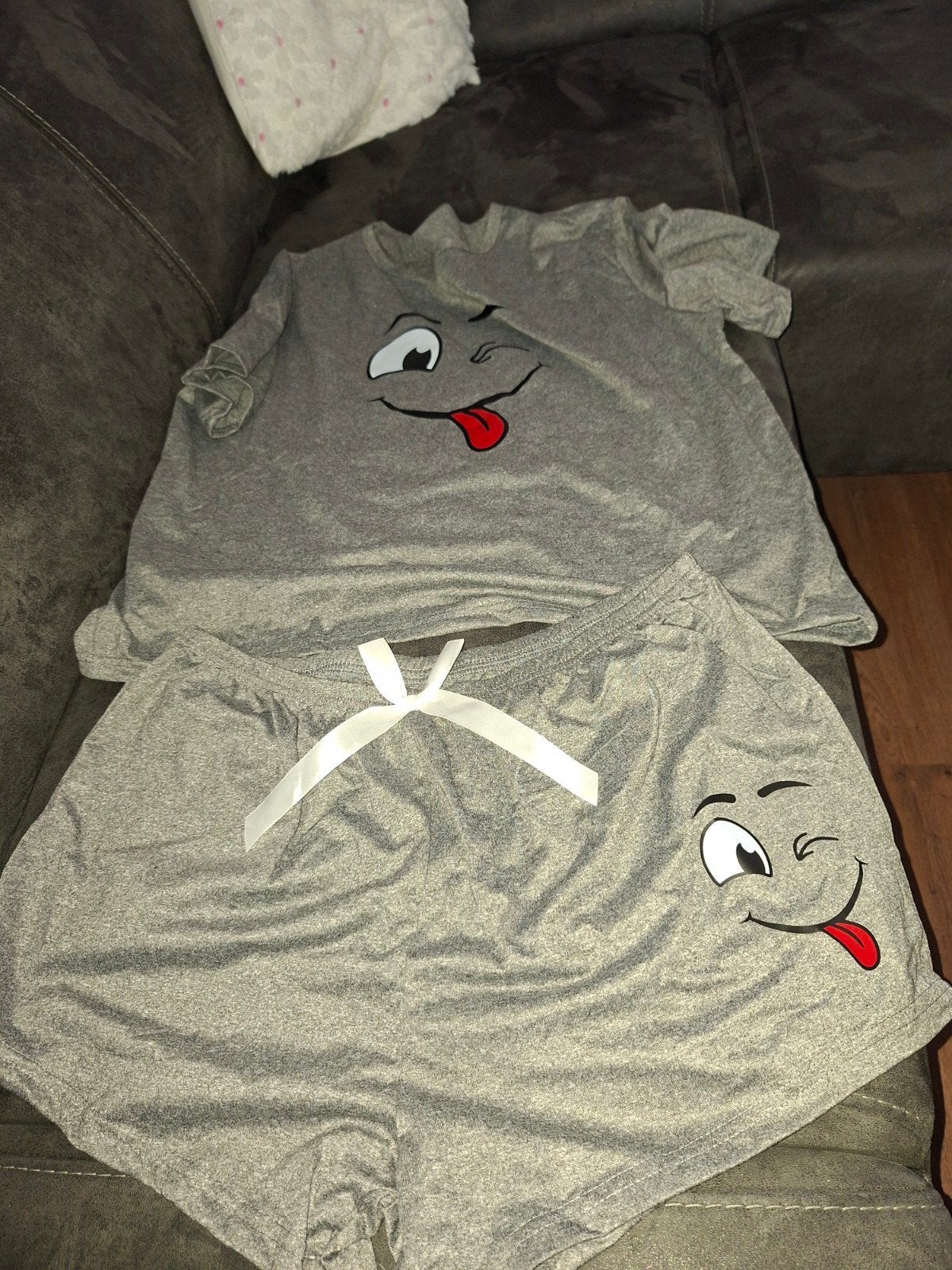 Leuke grijze pyjama set met grappige gezichtjes, Onbekend, Ophalen of Verzenden, Zo goed als nieuw, Maat 36 (S)