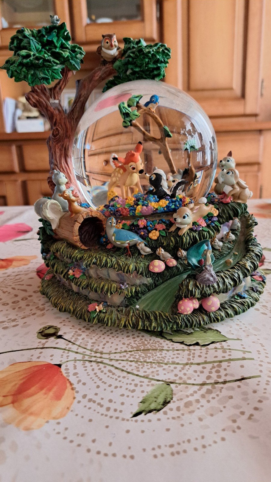 Disney Bambi Sneeuwbol Muziekdoosje, Ophalen, Bambi of Dumbo, Zo goed als nieuw, Beeldje of Figuurtje