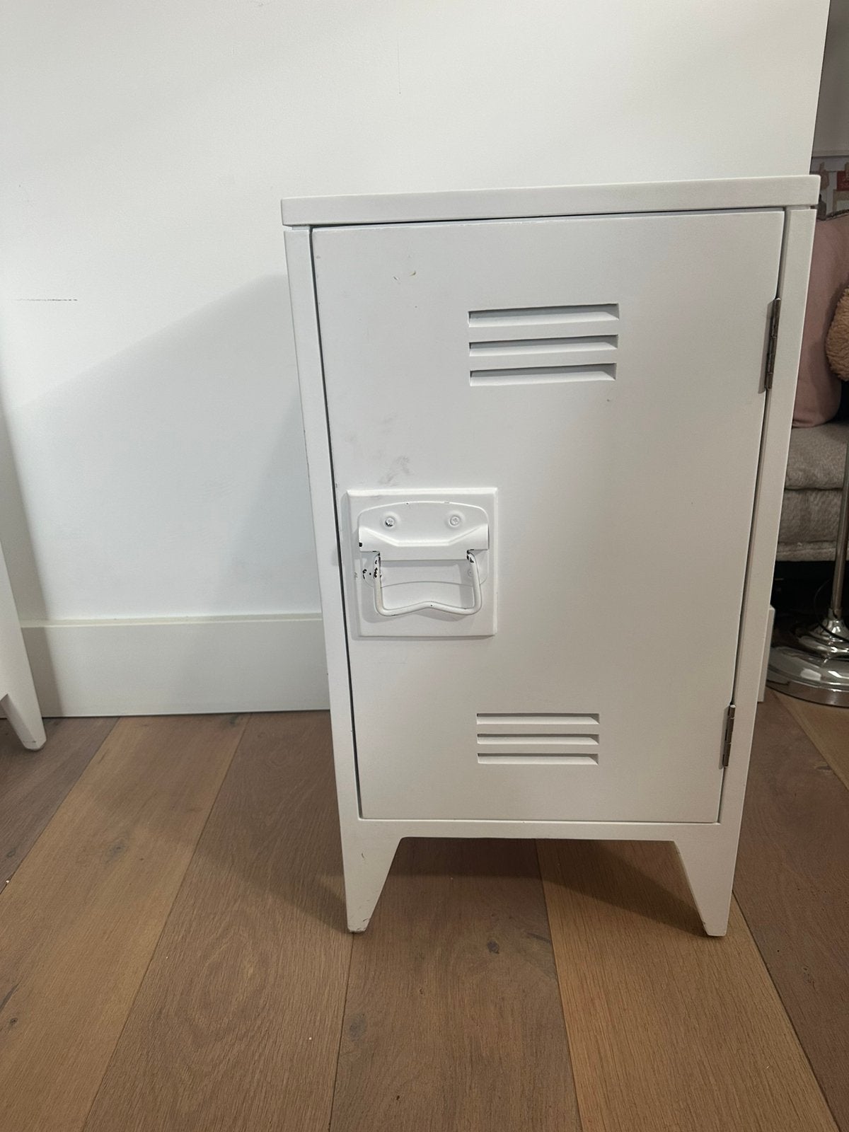 Twee lockerkastjes wit HK living, Ophalen, Gebruikt