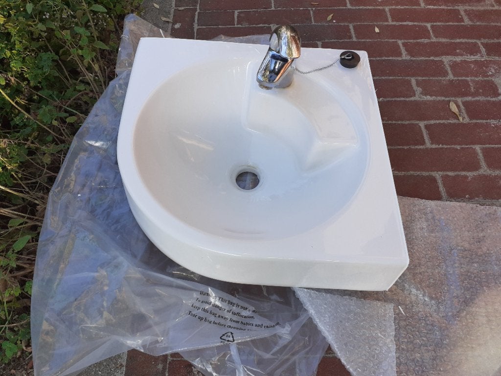 Witte hoek wasbak met kraan Grohe, Ophalen, Gebruikt, Steen, Wastafel
