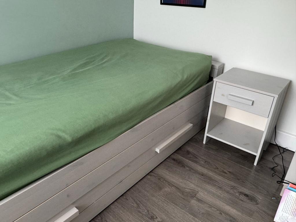Woood Dennis Eenpersoonsbed met lades en nachtkastje, Ophalen, Gebruikt, 90 cm, Eenpersoons