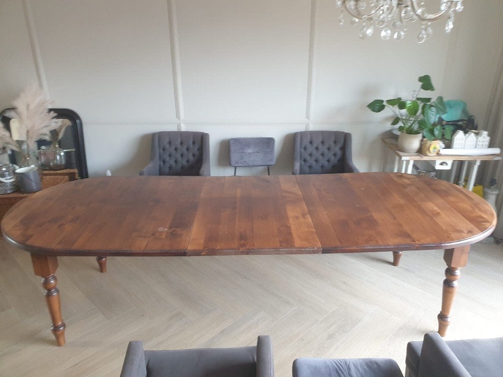 Foto 4 van Eettafel met 8 stoelen en aanzetstuk