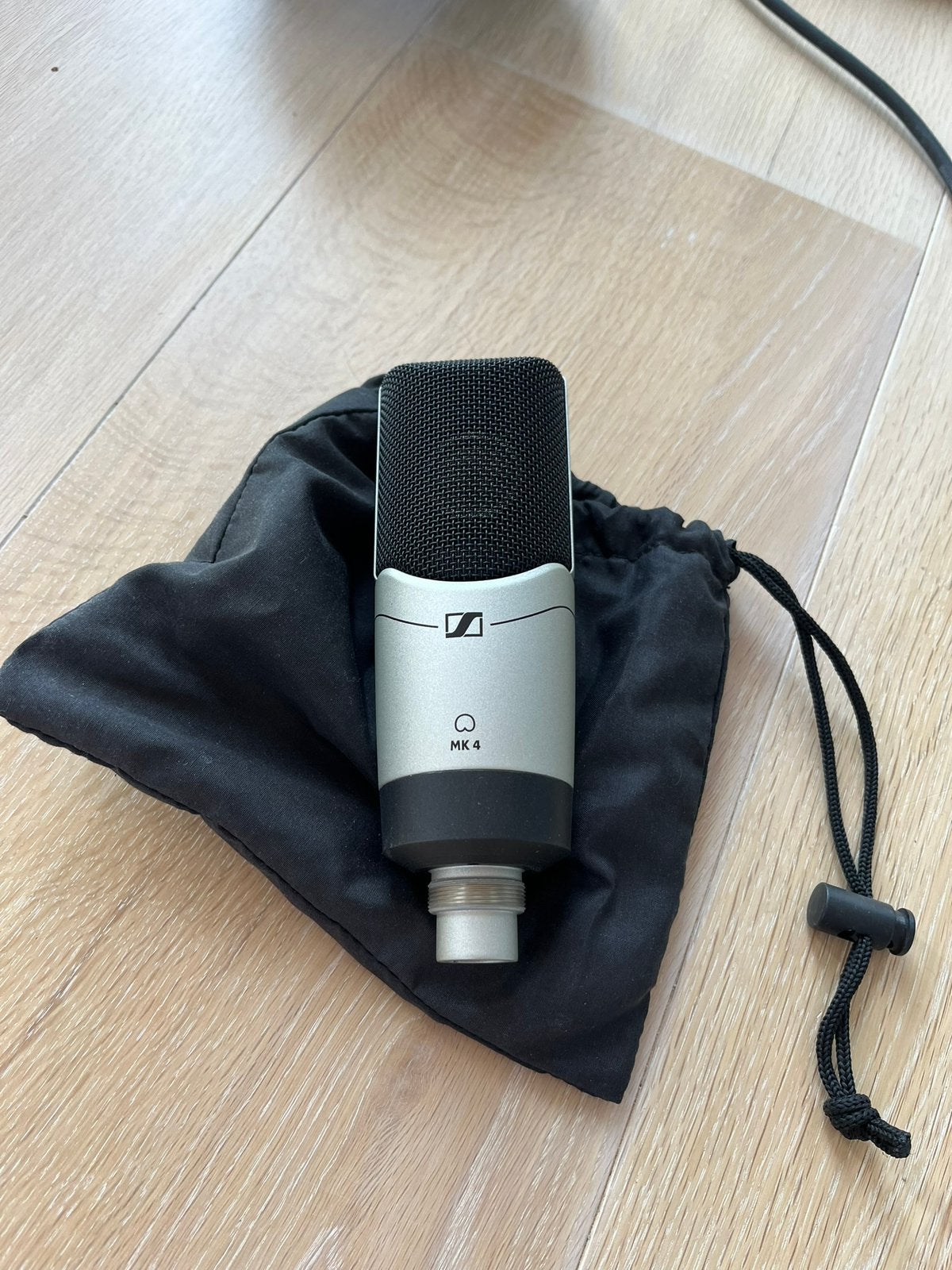 Sennheiser MK4 microfoon, Shock mount, interface en Røde arm, Ophalen, Zo goed als nieuw, Studiomicrofoon