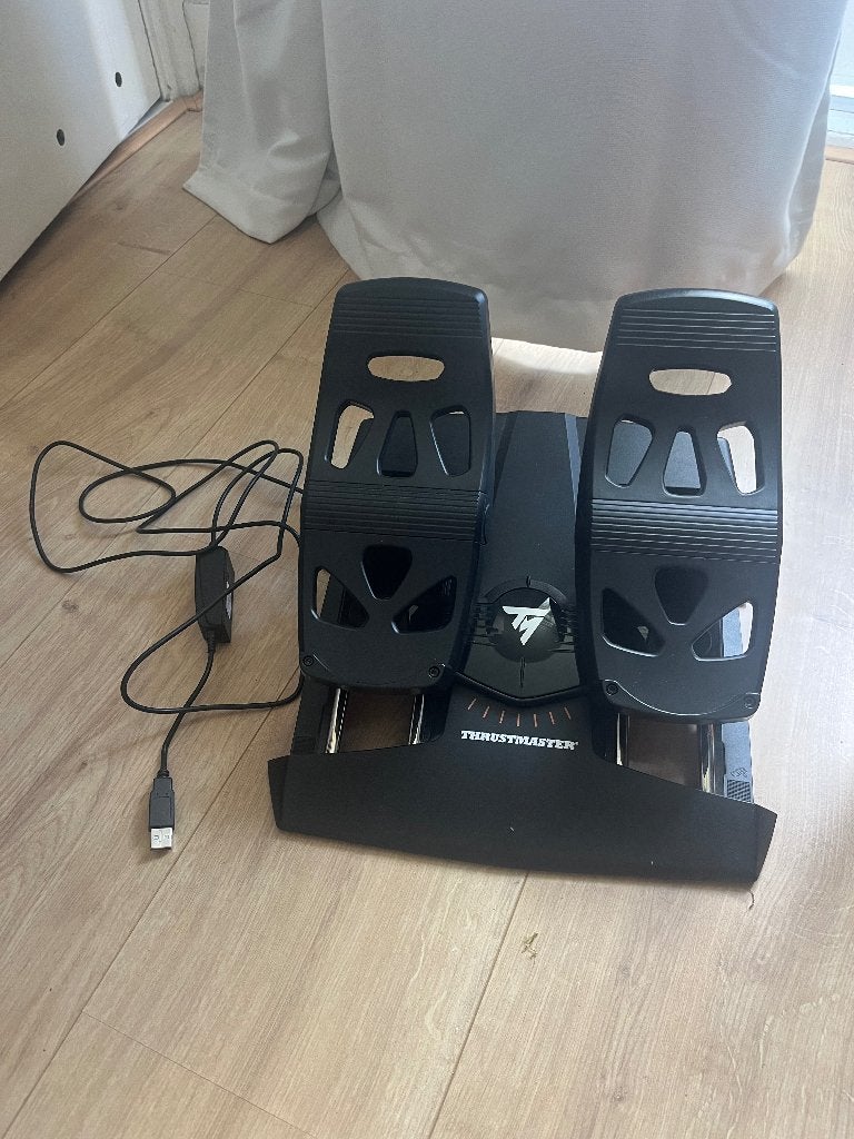 Thrustmaster flight rudder pedals, Computers en Software, Joysticks, Ophalen, Zo goed als nieuw