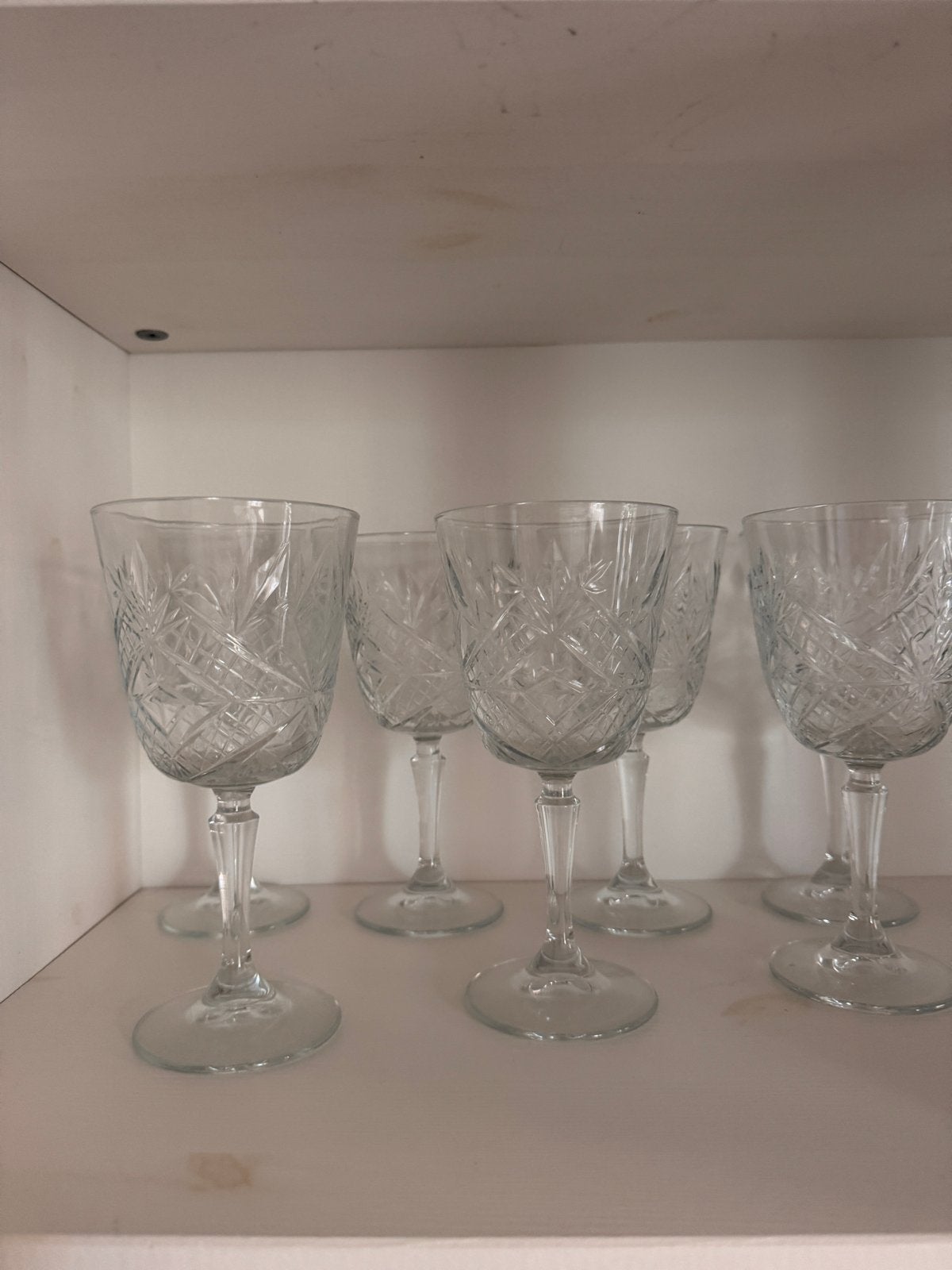 Set van 6 Blomus wijnglazen met geslepen patroon, Antiek en Kunst, Ophalen