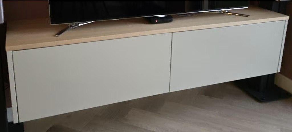 Zwevend TV meubel - Saga Green - 140cm, Ophalen, Eikenhout, 100 tot 150 cm, Zo goed als nieuw