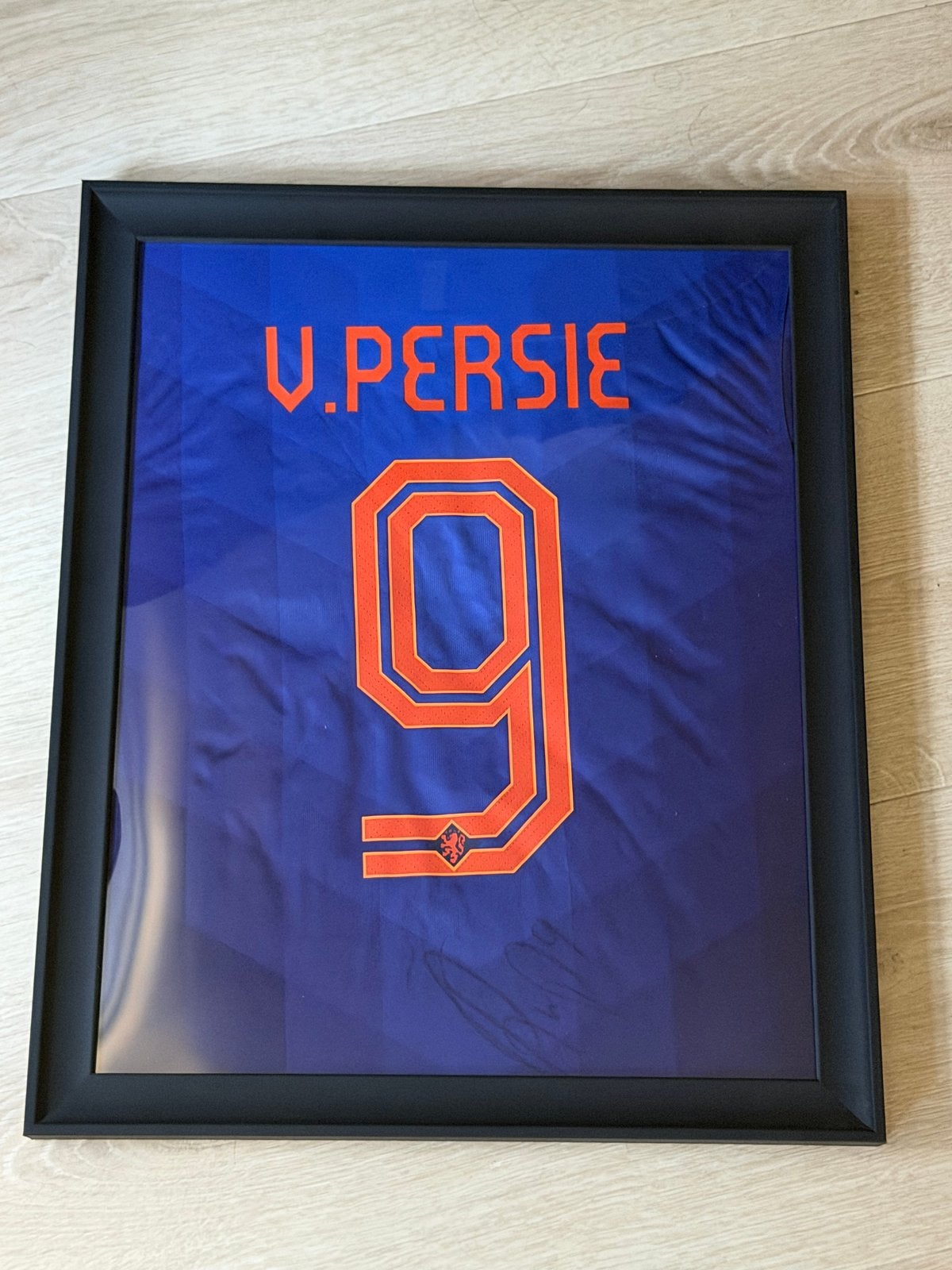 Ingelijst gesigneerd V. Persie shirt Oranje, Ophalen of Verzenden, Zo goed als nieuw, Overige binnenlandse clubs, Shirt