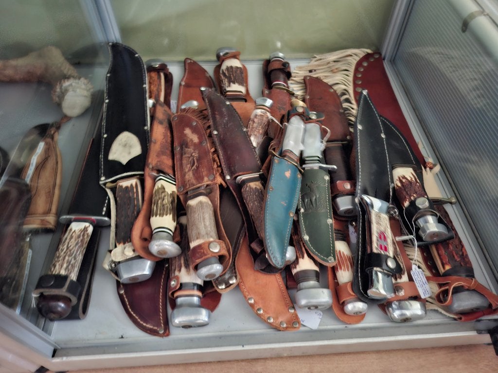 vintage jachtmessen gezocht dolken herenmesjes, Ophalen, Zo goed als nieuw