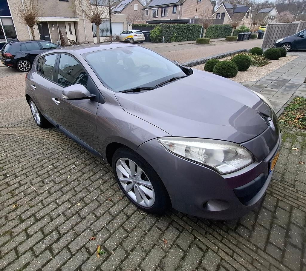 Renault Mégane 1.6 16V, Auto's, Stof, 4 cilinders, 700 kg, Navigatiesysteem