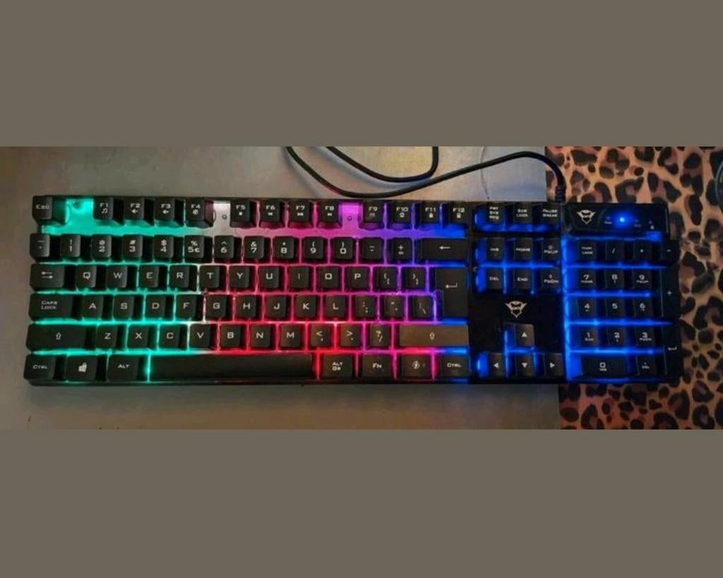 Goedwerkende Trust Gaming keyboard 23289, Ophalen of Verzenden, Zo goed als nieuw