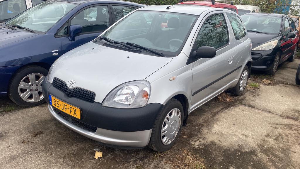 Toyota Yaris 1.0 16v alleen voor onderdelen, Ophalen of Verzenden