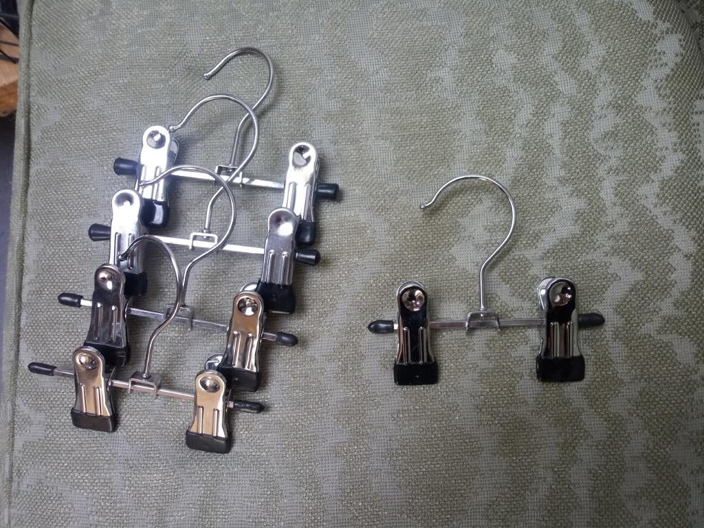 Cadeaupapierhouders, kassabonprinter en kleerhangers, Ophalen