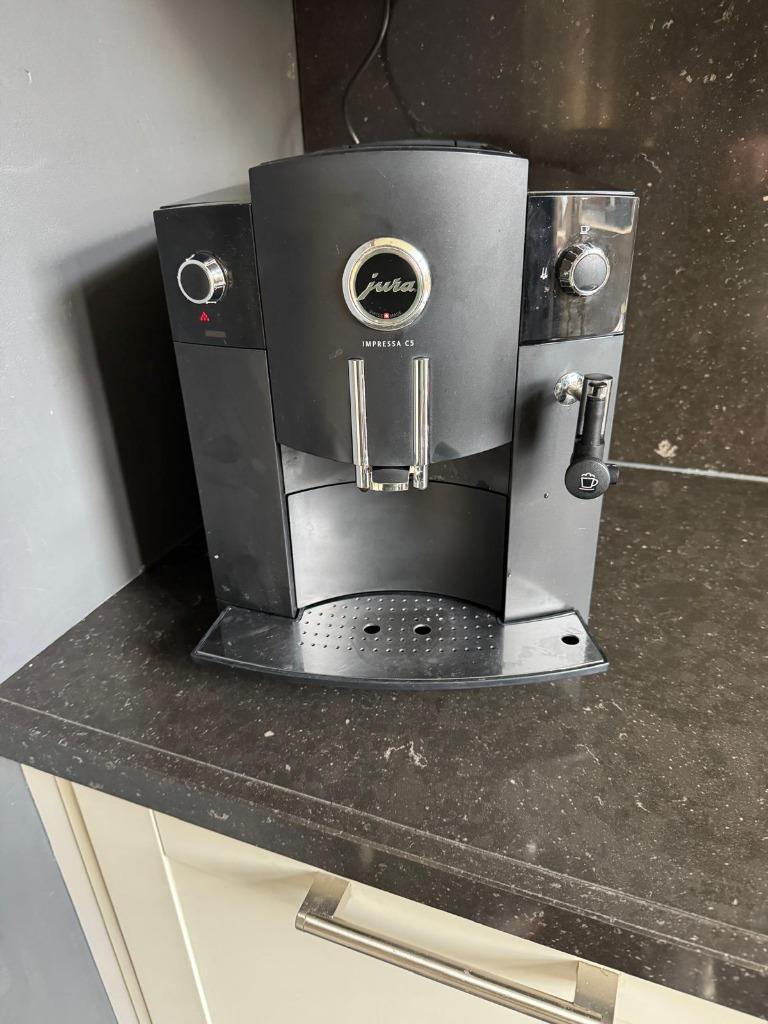 Jura C5 piano black met groot onderhoud, Ophalen, Gemalen koffie, Gebruikt, 10 kopjes of meer
