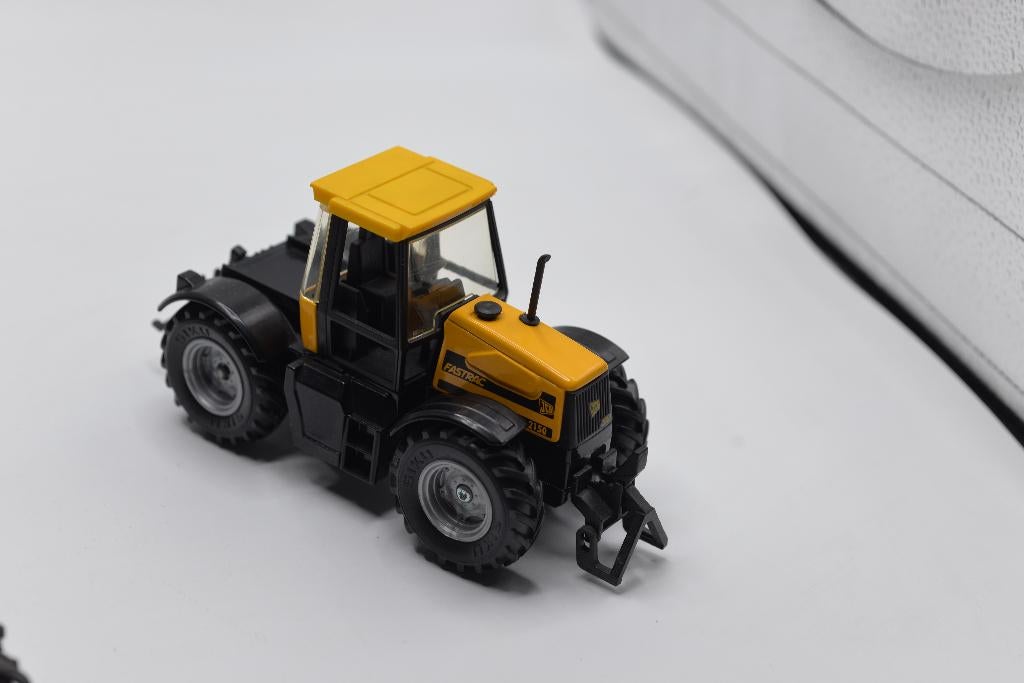 Siku JCB Fastrack tgrekker / tractor, Hobby en Vrije tijd, Modelauto's | 1:32, Zo goed als nieuw, -, SIKU, Tractor of Landbouw