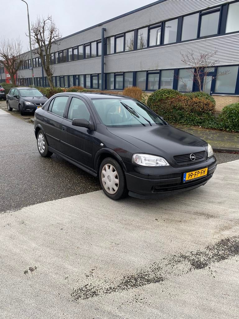Opel Astra 1.6 I 2000 Zwart, Auto's, Voorwielaandrijving, 1063 kg, 4 cilinders, Zwart