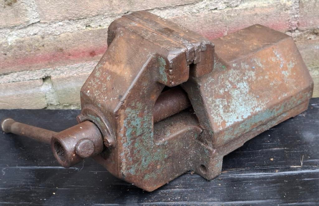Bankschroef.  Oud. 30/10 cm. Roestspatina.  Functioneel., Ophalen, Gebruikt