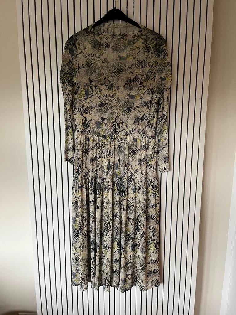 Mooie jurk met print - Maat M, Kleding | Dames, Maat 38/40 (M), Overige kleuren, Ophalen of Verzenden, Zo goed als nieuw