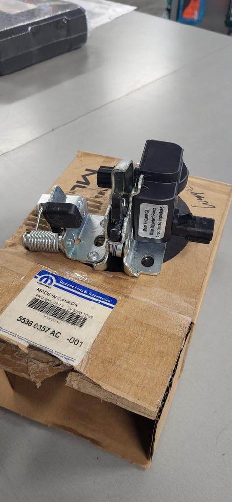 Jeep liberty Mopar Lift-Gate Glass Latch 55360357ac, Ophalen of Verzenden, Nieuw