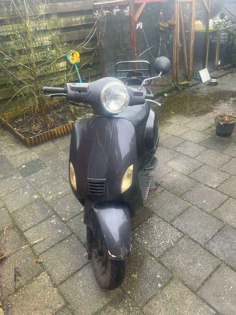 Opknapper Riva scooter 50cc, Fietsen en Brommers, Scooters | Overige merken, Ophalen, Gebruikt, Benzine