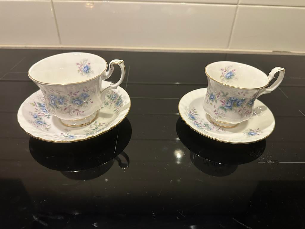 Royal Albert – Blue Blossom 1988 | Koffie- en theekopje, Antiek en Kunst, Antiek | Servies compleet, Ophalen