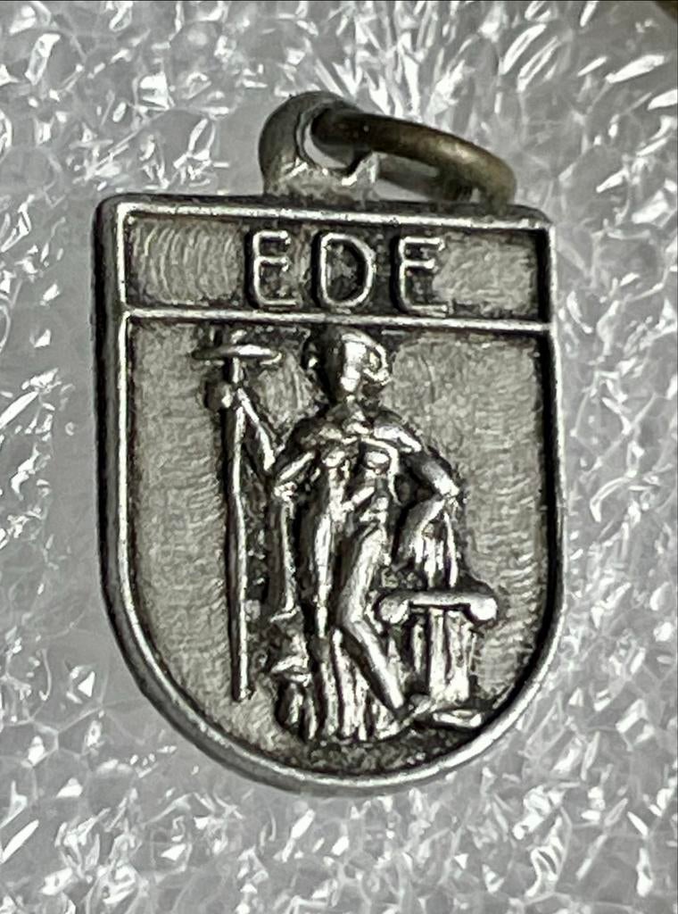 Klein Speldje/Bedeltje Gemeente Wapen Ede, Verzamelen, Speldjes, Pins en Buttons, Ophalen of Verzenden, Gebruikt