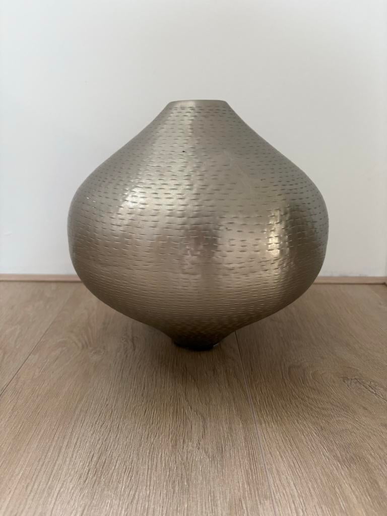 Bloempot / vaas zilver metaal, Huis en Inrichting, Overige materialen, Overige kleuren, 50 tot 75 cm, Ophalen of Verzenden