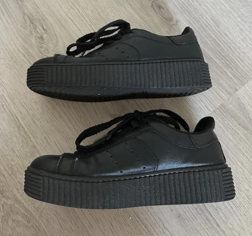 Boutiekje zwarte sneakers met plateu zolen maat 36, Zwart, Ophalen of Verzenden, Sneakers of Gympen, Gedragen